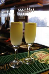 two glasses of yellow drinks sitting on a table at Hotel Boutique Nalcas in Malalcahuello
