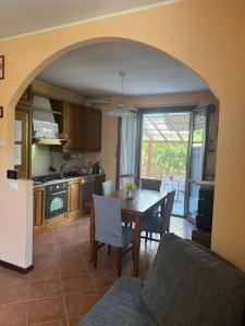 a kitchen and dining room with a table and chairs at Beb ulivo in Santa Giuletta