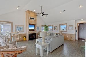 Μια τηλεόραση ή/και κέντρο ψυχαγωγίας στο 5210 - Salty Dog