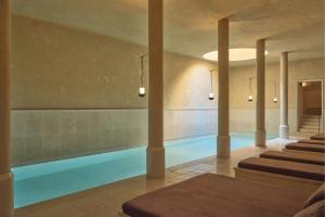 Hôtel du Couvent, a Luxury Collection Hotel, Nice内部或周边的泳池