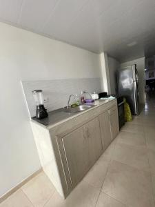 Η κουζίνα ή μικρή κουζίνα στο Amplio apartamento en el centro de Pereira con terraza +8 φωτογραφίες