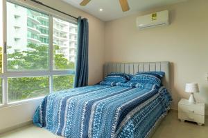 Postel nebo postele na pokoji v ubytování Exclusivo apartamento de lujo frente al mar en Los Morros, con acceso directo y privado a la mejor playa de Cartagena + 57 fotografií