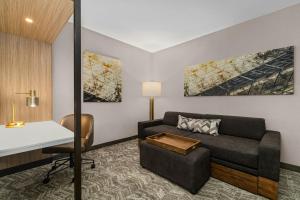 Un lugar para sentarse en SpringHill Suites by Marriott Camden