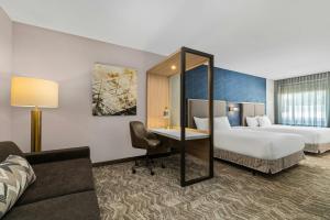 Una cama o camas en una habitación de SpringHill Suites by Marriott Camden 24 fotos más