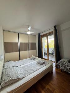Ένα ή περισσότερα κρεβάτια σε δωμάτιο στο Peaceful Villa 20 min from sea +39 φωτογραφίες