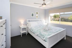 Postel nebo postele na pokoji v ubytování Blue Retreat