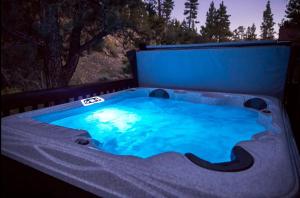 a hot tub in the middle of a backyard at Moon Shadow in Big Bear City