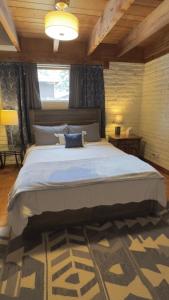 Ένα ή περισσότερα κρεβάτια σε δωμάτιο στο 5BR Home Close to Stateline, Beaches & Shopping