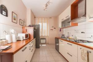 A kitchen or kitchenette at Vera Apartment with Seaview