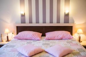 Postel nebo postele na pokoji v ubytování Apartments & Rooms Iva