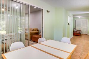 Foto de la galería de Group Getaway with Deck and Yard in Lakeland! en Lakeland