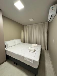 a bedroom with a bed with two towels on it at Encanto Moanara in Luis Correia +16 photos