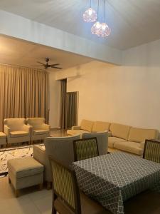 Posezení v ubytování Sampoisgt Villa Homestay - Near Bangi Avenue, BACC, UKM, GMI, EVO, Bangi Gateway, KIPMall + 37 fotografií