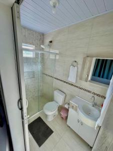 Bilik mandi di Sitio Berebello cabana padrão