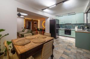 Afbeelding uit fotogalerij van Niabi Villa with pool in Tbilisi City