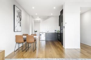 Η κουζίνα ή μικρή κουζίνα στο Northcote 3-Bed Townhouse Near Cafés & Shops