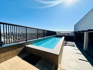 a swimming pool on the roof of a building at Loft exclusive a 200 metros da Ufu in Uberlândia