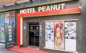 Certifikát, hodnocení, plakát nebo jiný dokument vystavený v ubytování Peanut Hotel Myeongdong