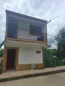 a house with a balcony with a dog on the balcony at Penthouse - Altos de Iguaque in Gámbita