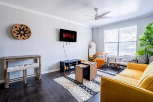 Fotografie z fotogalerie ubytování The Dallas Den Sleeps 10 v destinaci Dallas