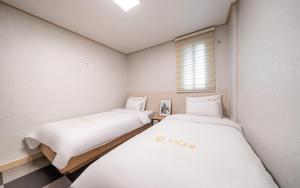 Postel nebo postele na pokoji v ubytování Peanut Hotel Myeongdong