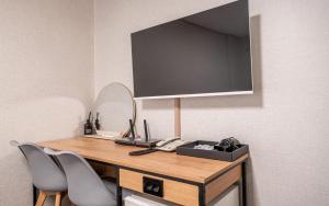 TV a/nebo společenská místnost v ubytování Peanut Hotel Myeongdong