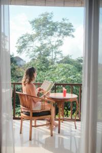 Balkón nebo terasa v ubytování Adipana Bungalow-Balinese Room