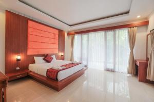 Postel nebo postele na pokoji v ubytování Adipana Bungalow-Balinese Room