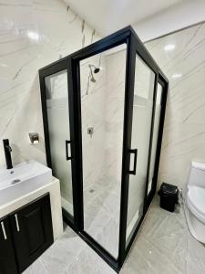 a bathroom with a shower and a sink and a toilet at Hotel San Isidro in Malacatán +10 photos