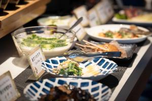 ホテルの敷地内または近くでの食事または食べ物