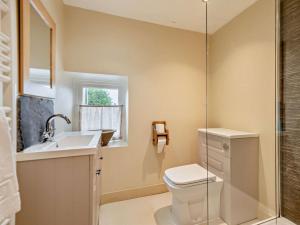 Ένα μπάνιο στο 2 Bed in Ravenstonedale SZ141 +11 φωτογραφίες