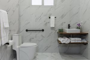 Ένα μπάνιο στο Kalma Suite & Spa