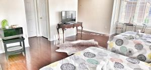 Fotografie z fotogalerie ubytování Markham luxurious Private King Master bedroom v destinaci Markham + 7 fotografií