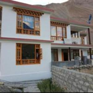 Το κτήριο όπου στεγάζεται  το δωμάτιο σε οικογενειακή κατοικία