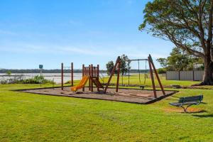 Ο χώρος παιχνιδιού για παιδιά στο OP Chill Estate - Pet friendly & Waterfront Home - Sleeps 15!