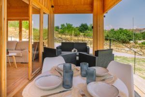 Гостиная зона в Cabañas de Allariz +3 фотографии