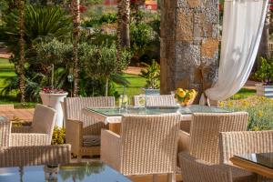 Κήπος έξω από το Socrates Hotel Malia Beach