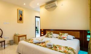a bedroom with a bed in a room at Ocean Pearl Villa in Anse Royale