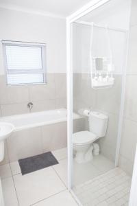 Bilik mandi di Leetch Views 2-Bedroom #6