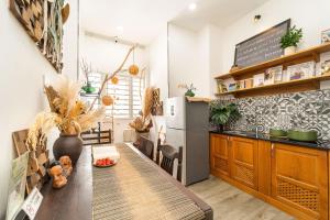 Η κουζίνα ή μικρή κουζίνα στο Cactusland Homestay - Tran Hung Dao +19 φωτογραφίες