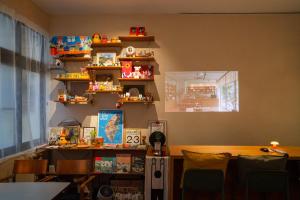 Bilde i galleriet til 暖南小安民宿The Warm Tain-An Hostel-台南火車站-新樓醫院-背包客房-可包層-可包房-可包棟-獨旅友善民宿 i Tainan