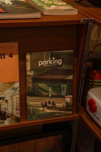 En logo, et sertifikat eller et firmaskilt på 暖南小安民宿The Warm Tain-An Hostel-台南火車站-新樓醫院-背包客房-可包層-可包房-可包棟-獨旅友善民宿