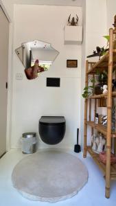 a bathroom with a black toilet and a mirror at Cabana 88 in Copacabana +27 photos