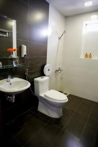 a bathroom with a white toilet and a sink at Xanh Homestay in Da Nang +15 photos