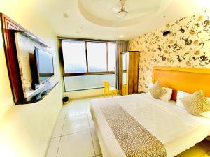Postel nebo postele na pokoji v ubytování Hotel Alexa - Satellite Prahladnagar, Ahmedabad