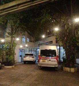 a van parked in front of a building at night at NHÀ KHÁCH KEN in Cà Mau +30 photos