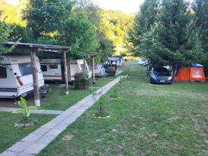 CrnčaKamp kućica trokrevetna的相册照片