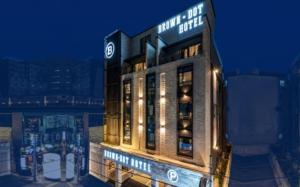 a building with a sign on top of it at Gwangalli Brown Dot Gwangalli Beach, Busan in Busan