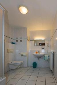 Koupelna v ubytování Hotel Ideal + 37 fotografií
