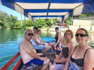 Galeriebild der Unterkunft Kamp prikolica četvorokrevetna in Crnča